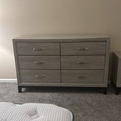 Dresser & Nightstand Bedroom Set 