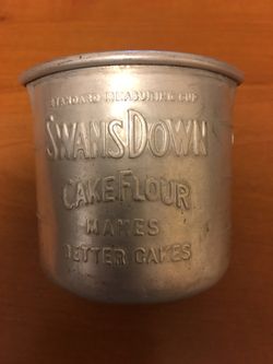 Antique SwansDown measuring cup