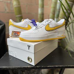 Nike Air Force One Lakers Home Size 13M 