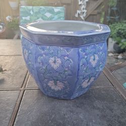 Flower pot.porcelain