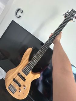 Electric and bass guitar