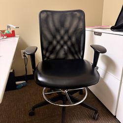 Executive Chair - MUST GO BY 3/1