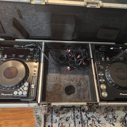 Pair of Pioneer DJ CDJ-1000MK3 Pro CD Turntables 