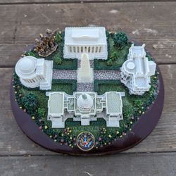 WASHINGTON D.C. MODEL PANORAMA DESK DISPLAY HISTORICAL BLDG'S ON WOOD BASE EUC