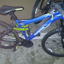 Mongoose 6061 Al mountain bike, 21 speed, 26” 