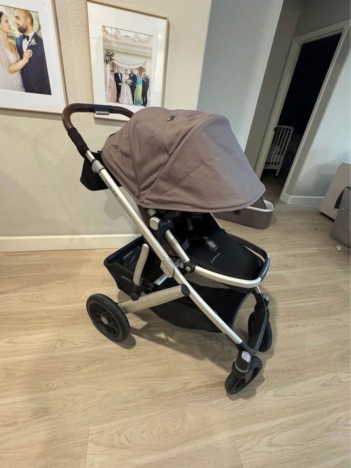 Uppababy Vista 2 strolller modular system