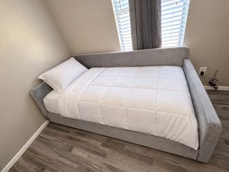 Twin day bed