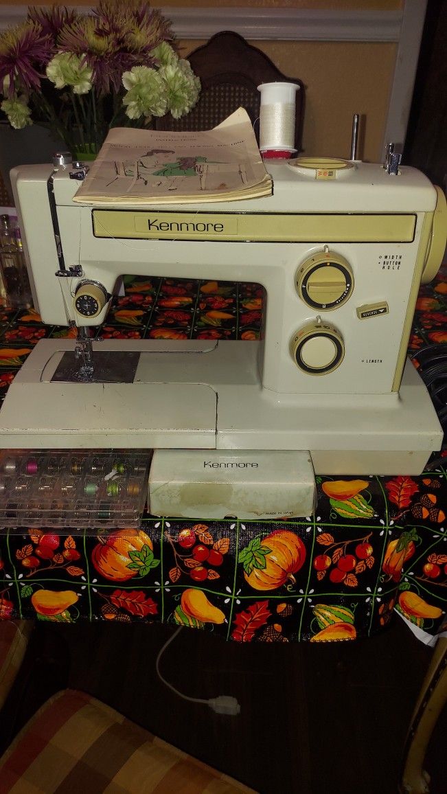 1978 Kenmore Sewing Machine Model Number 1525 for Sale in Dw Gdns, TX