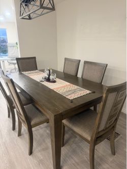 MOVING SALE – Ashley Dining Table Set