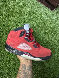 Jordan 5 “Raging Bull” Size 8.5M