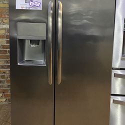 Frigidaire Gallery 36inch Side by Side Refrigerator in Stainless Steel