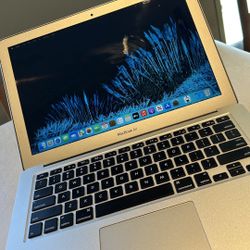 Apple  MacBook Air 13” I5/8GB/256GB SSD $180