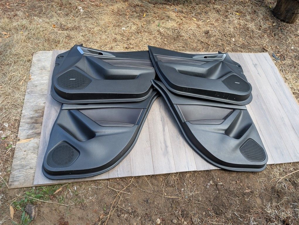 Mazda 3 2016 door trim parts