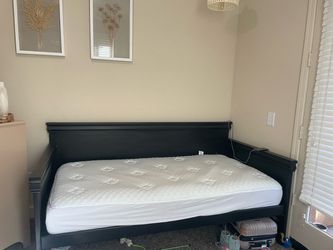 Day bed and mattress