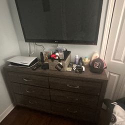 4 Piece Queen Bedroom Set