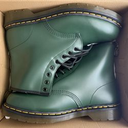 BRAND NEW Doc Martens Size 11 NEVER WORE (NEW COND.)