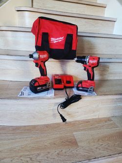 Milwaukee M18 18V Lithium-Ion Brushless Cordless Compact hammer/Drill/Impact Combo Kit (2-Tool) w/(1) 2.0 and (1) 4ah Batteries, Charger & Bag