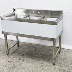 Sink & hood

Bar Sink

BS3T101410 38 inches 3 Compartment Bar Sink with Faucet

