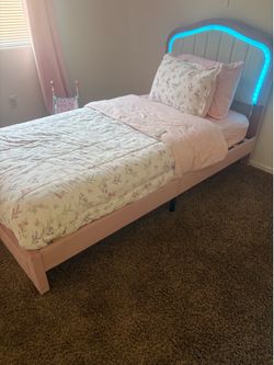 Twin size girls bed with mattress