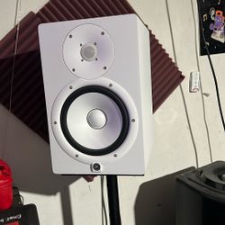 Yamaha HS8 Studio Speakers W/Stand