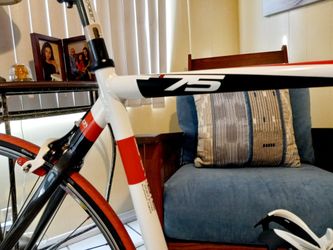 Felt F75 Roadbike Size Medium 54cm Shimano 105 Like New.. for Sale