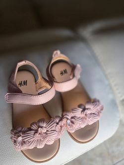 Toddler girls sandals like new (barely used), size EUR 25, USA 8.5/ Sandalias para niña pequeña como nuevos, numero 25 EUR, 8.5 USA