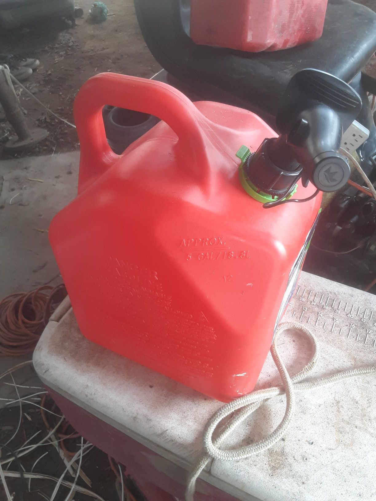Sceptre 5 gallon gas can