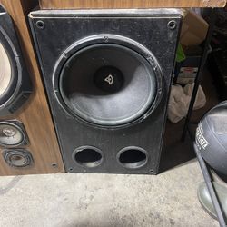 Cerwin-Végal HT-12D Subwoofer Impedance 8 Ohms.