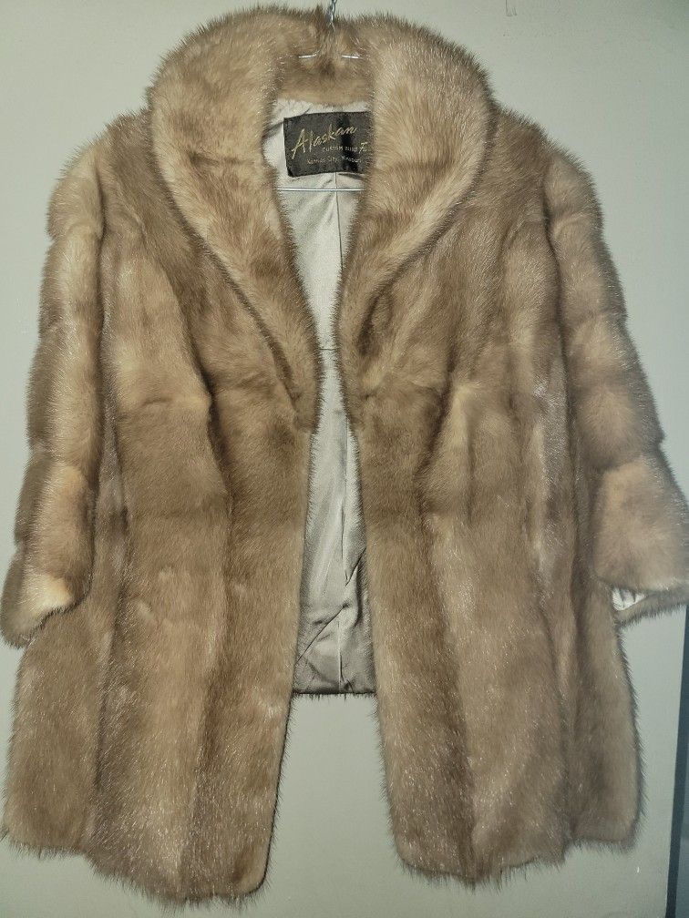 Fur Vintage Over Shoulder Throw Beautiful Women's Alaskan Ladies Jacket Coat