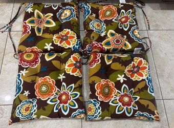 4 NEW Pillow Perfect Outdoor/Indoor Dining Chair Cushions 19x19 Brown/Orange Floral