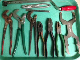 Assorted wrenches