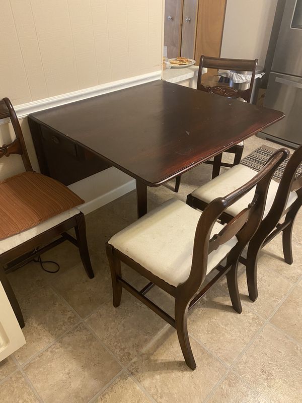 Dinning table and chairs for Sale in St. Louis, MO - OfferUp