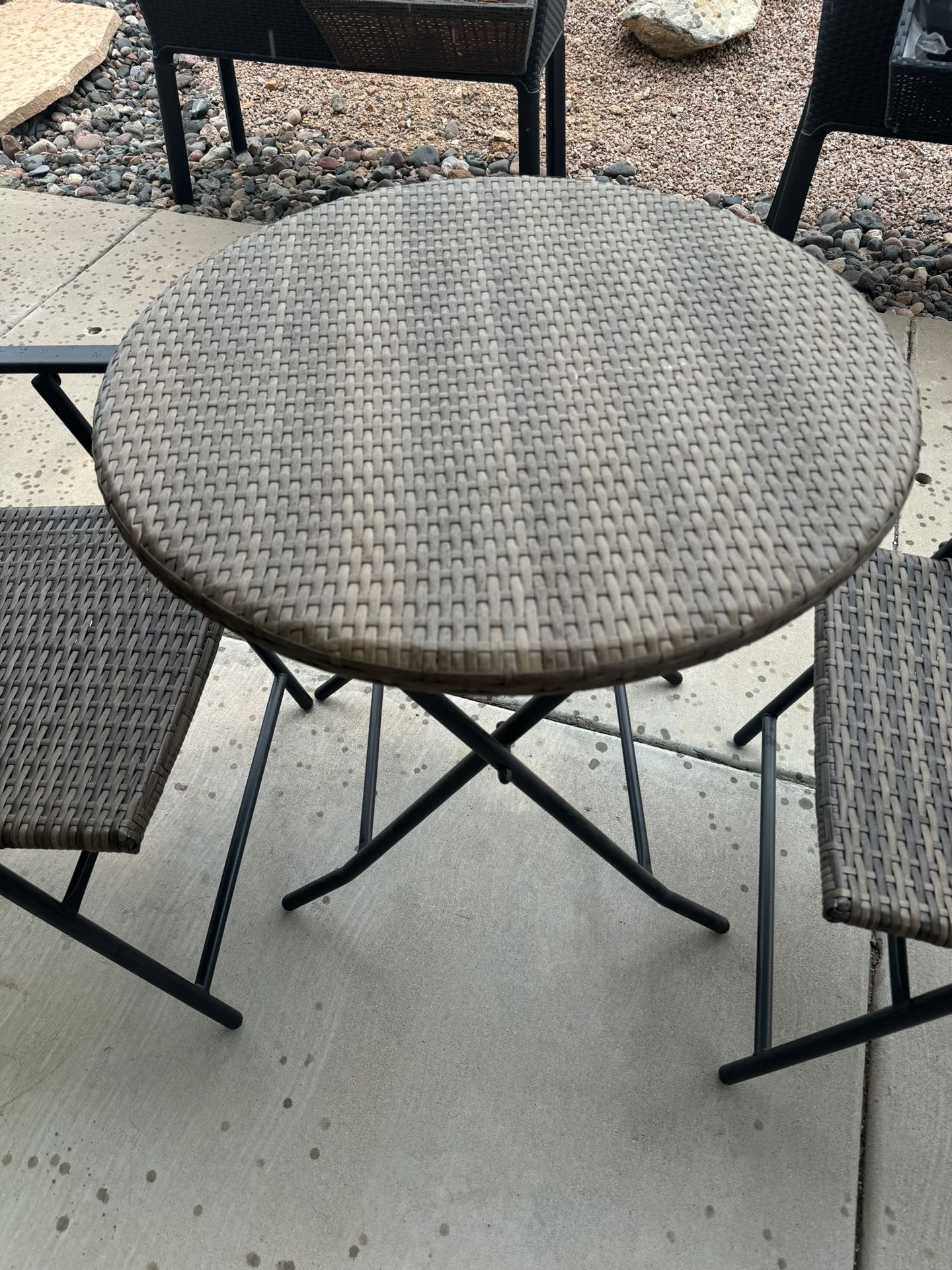 28 Inch Round Brown Wicker Bistro Table Set New