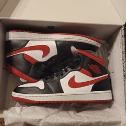 Retro 1 Gym Red. Size 10. 