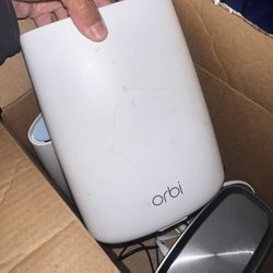 NETGEAR Orbi 4G LTE Mesh WiFi Router