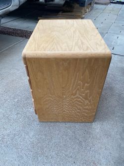 Vintage Solid Light Oak 3-Drawer Nightstand / End Table 🪵✨