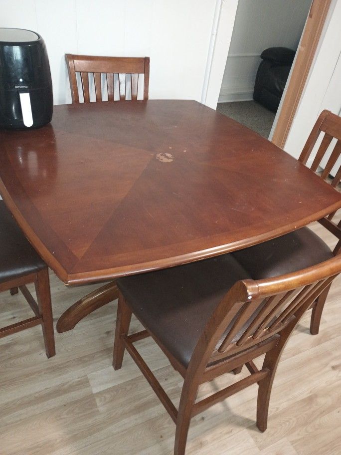 Classic All Wood Dinner Table With 4 Chairs