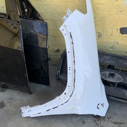 2017-2019 Jeep Cherokee Driver Side Fender 