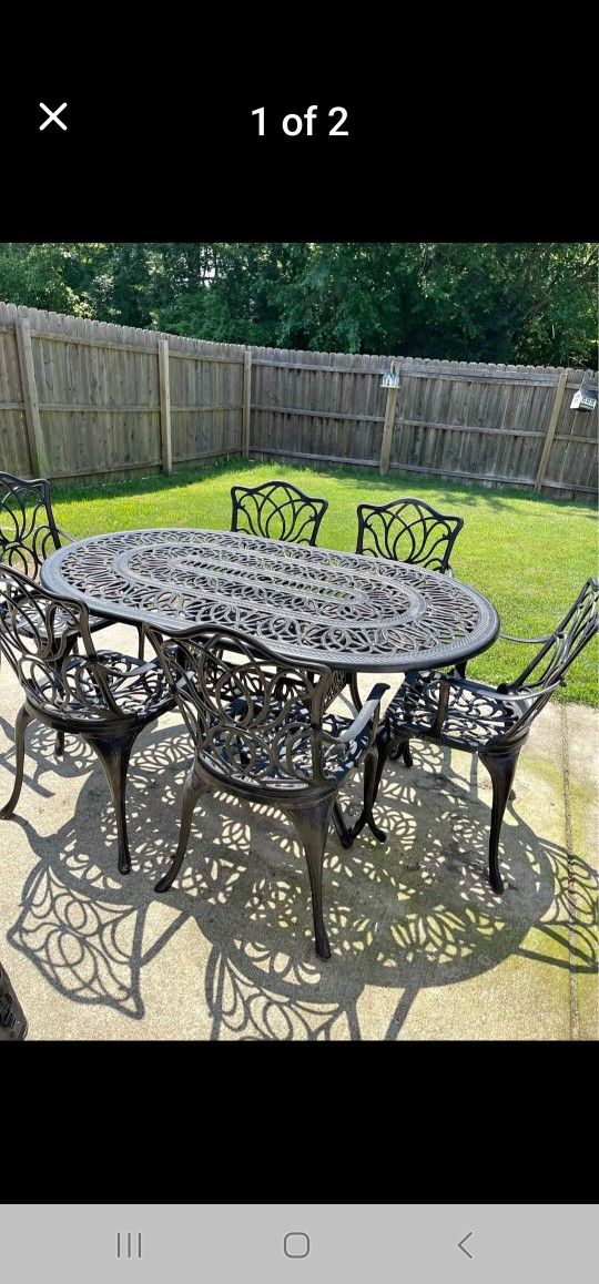 Very Nice Patio Set Great Detail
