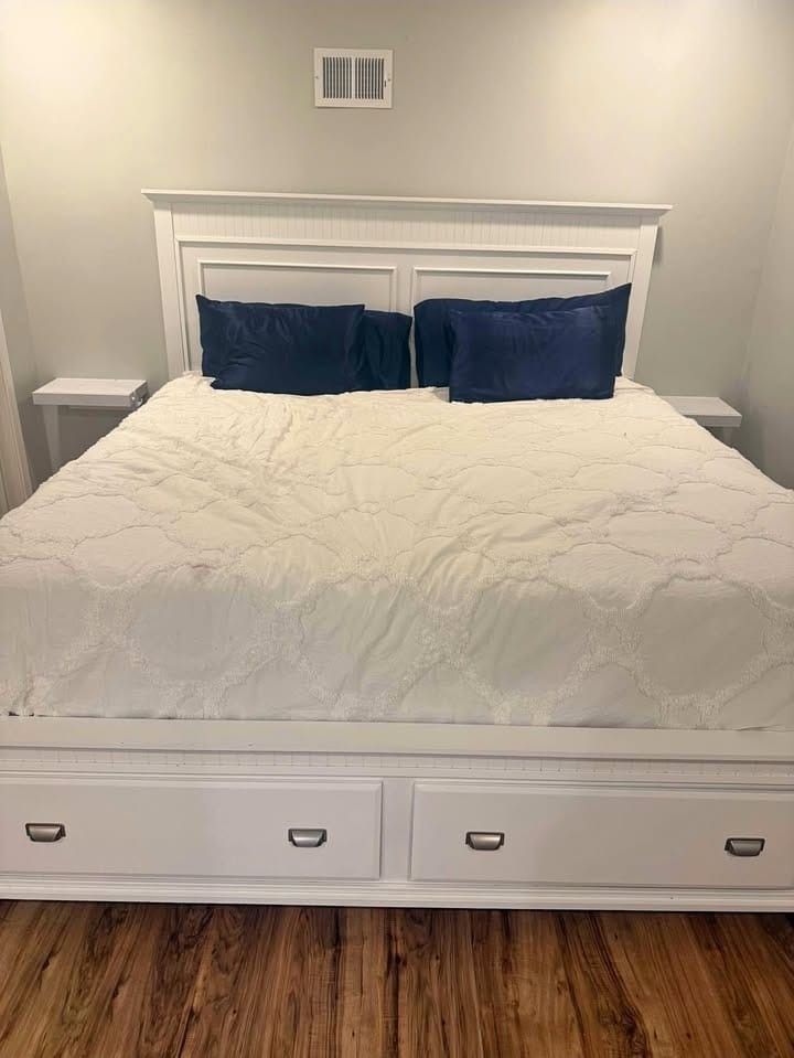 4 piece king bedroom set!