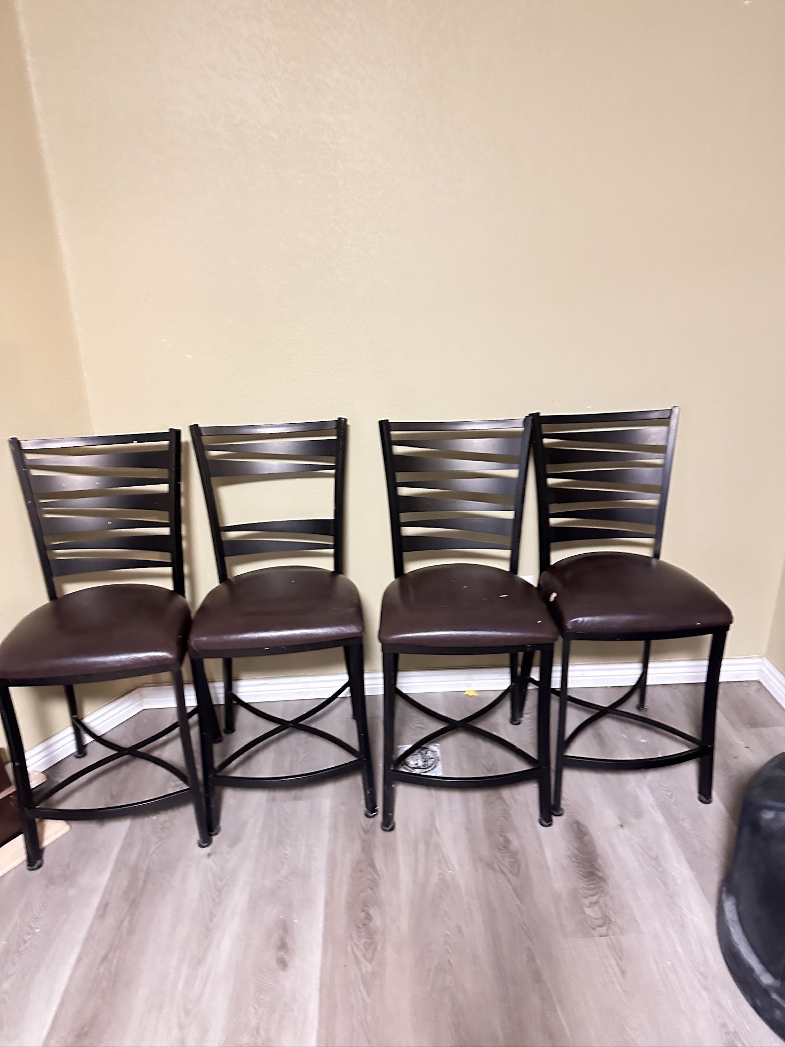 4 Dinning Chairs. 