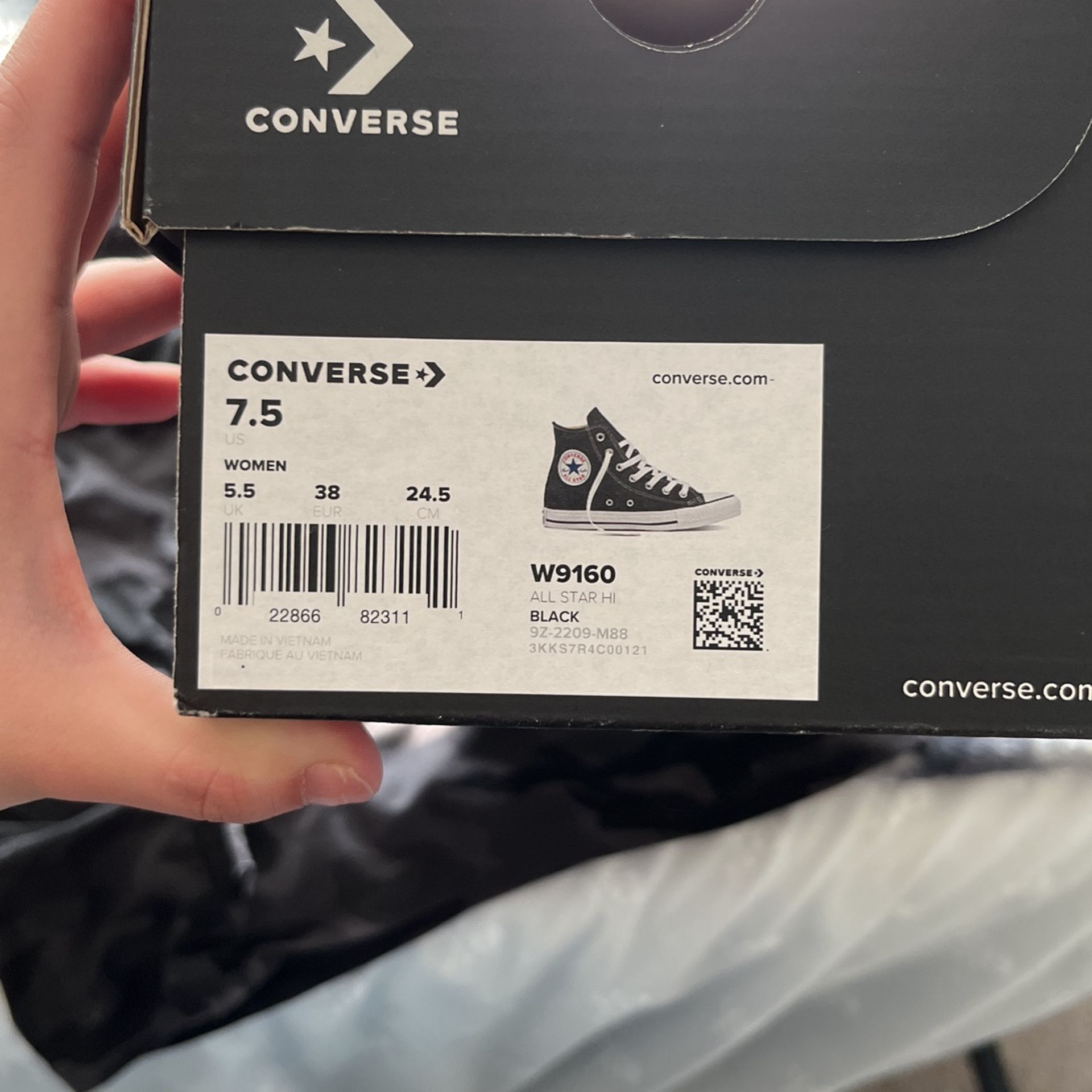 7.5 Women’s Black Converse