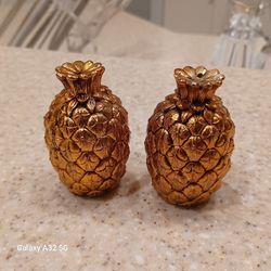 Vintage GOLD TONE PINEAPPLE SALT& PEPPER SHAKERS