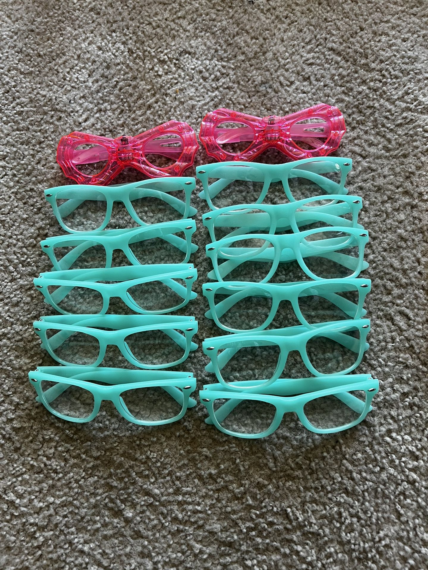 Party/event glasses included with glow sticks for free 