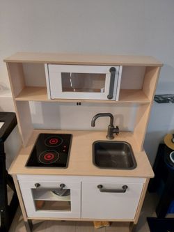 Ikea play kitchen with accessories and play food