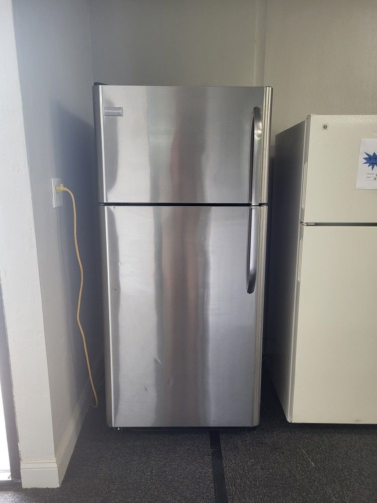 Warehouse Sale! 18 Cuft Great Condition Frigidaire Fridge 