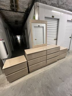6-drawer dresser, Mirror And 2 Nightstands
