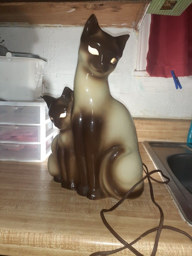 Siamese Lamp