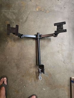 dual-monitor desk mount