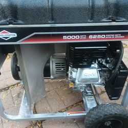 BRIGGS  STRATTON 5000 WATTS  6250   STARTING WATTS   GENERATOR 